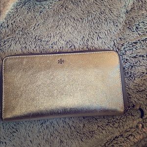 Gently used Tory burch wallet